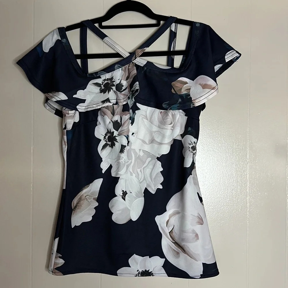 Cold Shoulder Floral Top Sz M